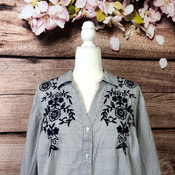 SOLD 🛍️ Westport Women’s Cotton Floral Embroidered Striped Button Down Blouse - Picture 2 of 7
